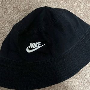 Nike bucket hat